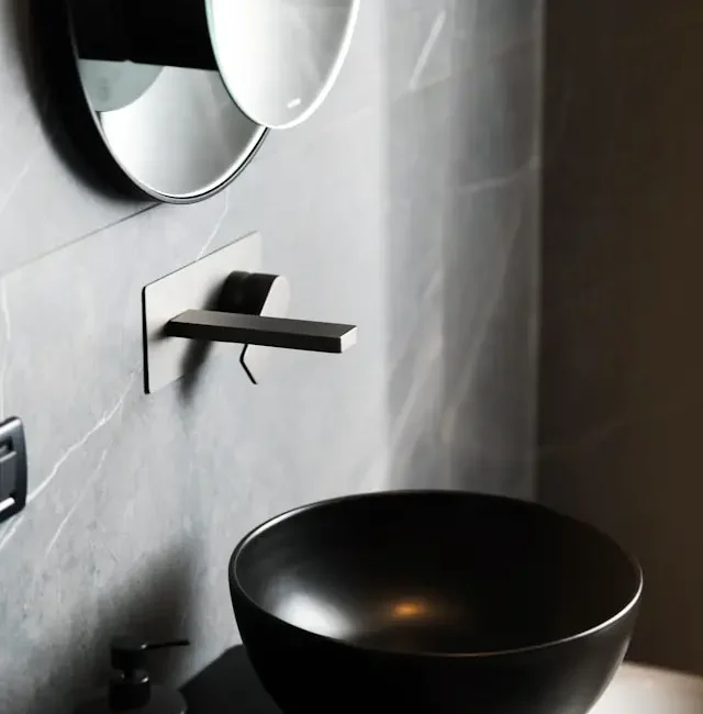 Minimalist bathrooms by ARENCOS - Chania Designers